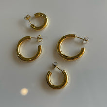 Load image into Gallery viewer, Toni Hoop Earrings | 18k Gold Plated
