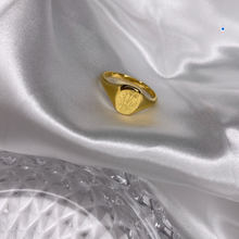 Load image into Gallery viewer, Delilah Signet Rings | 18k Gold Plated
